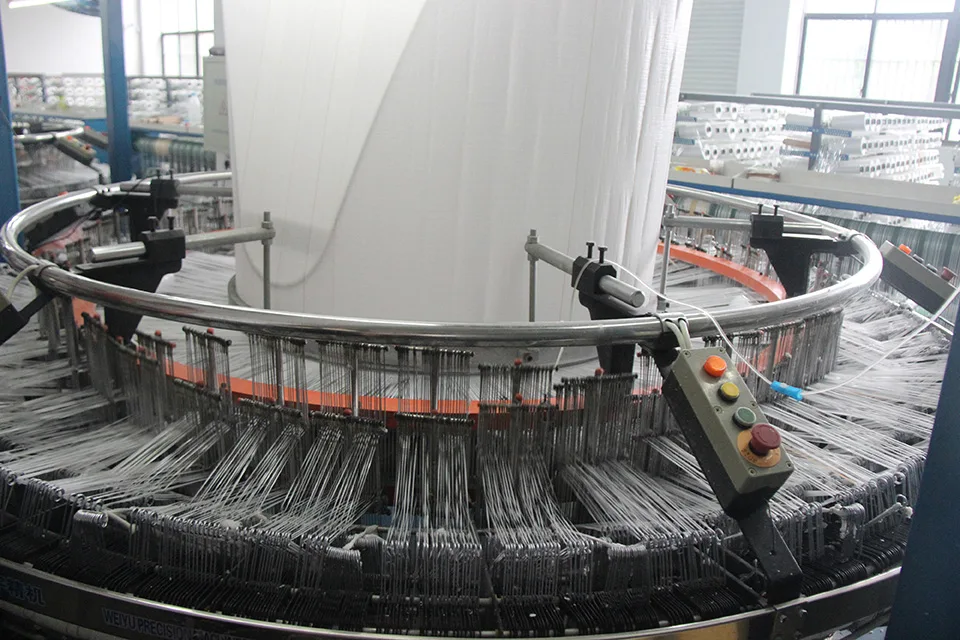 Ligne de production de tissu tissé à l'usine Qiyao