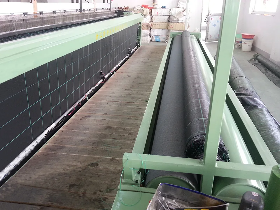 Atelier de production chez Hangzhou Qiyao New Material Co., Ltd.